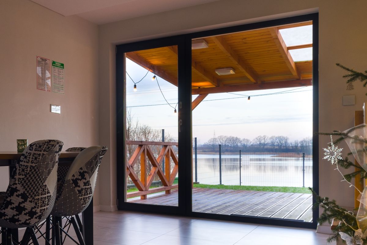 Z widokiem na jezioro 