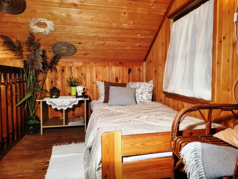 Zdjęcie Klimatyczny zielony domek nad jeziorem #14