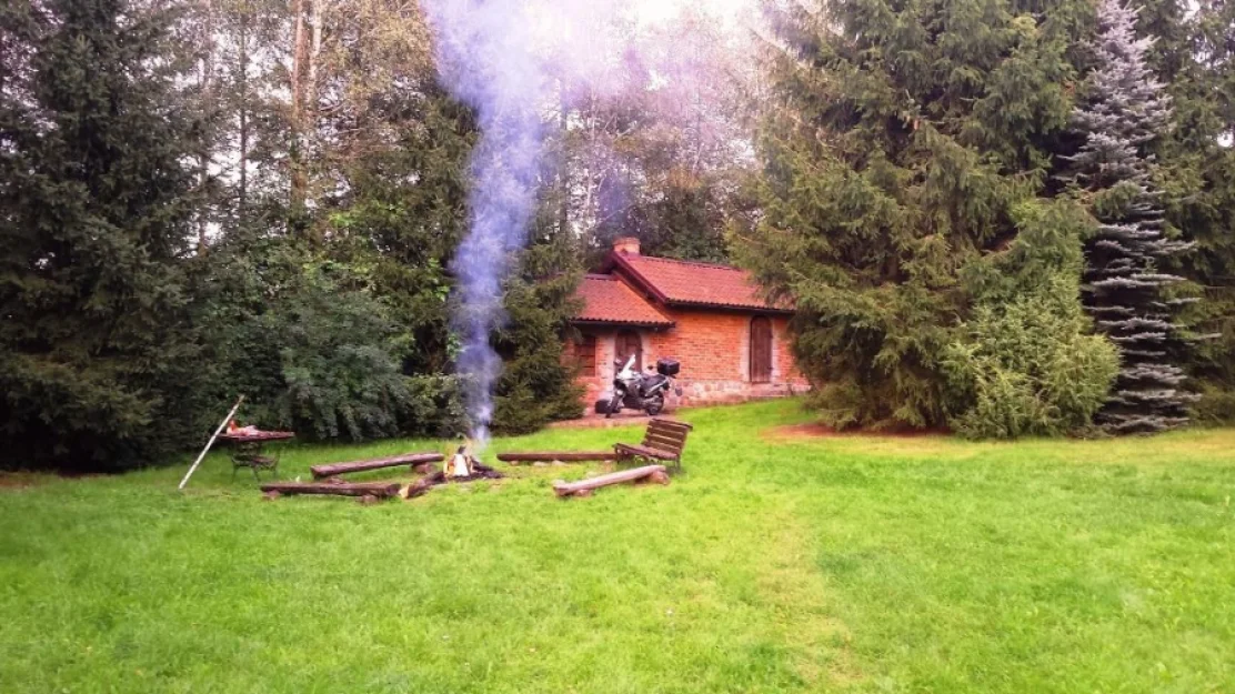 Zdjęcie Klimatyczny zielony domek nad jeziorem #33