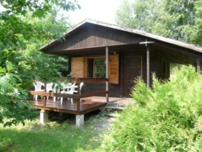 Dom letniskowy nad jeziorem na ogromnej działce 