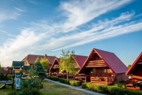 Domki drewniane blisko plaży