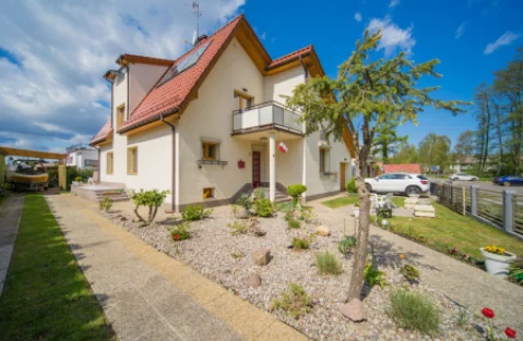 Pod Lasem - domki i pokoje gościnne