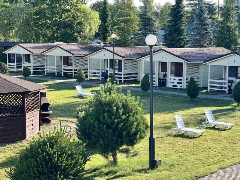 Parterowe domki letniskowe.