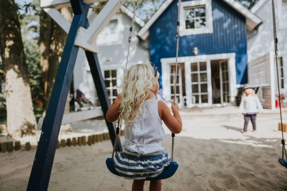 plac zabaw przed domkami A1-A2