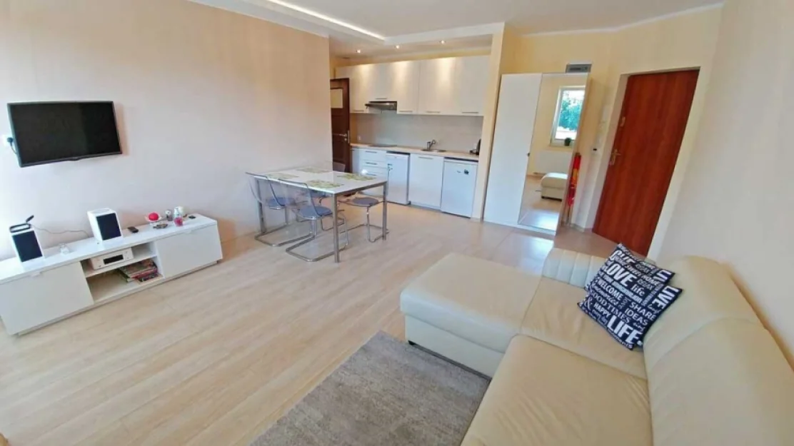 Zdjęcie Komfortowy apartament z ogródkiem #4