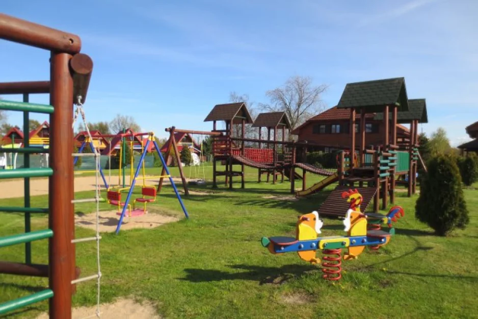 plac zabaw przy domkach typu-C