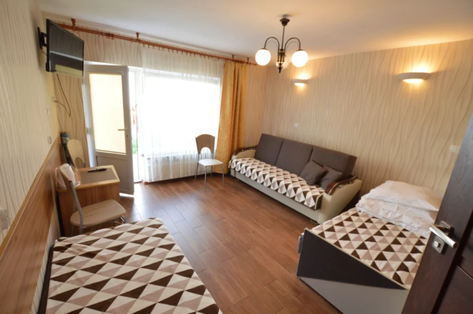 Zdjęcie Pokoje - wejście z zewnątrz- Dźwirzyno 12 km od Kołobrzegu. #2