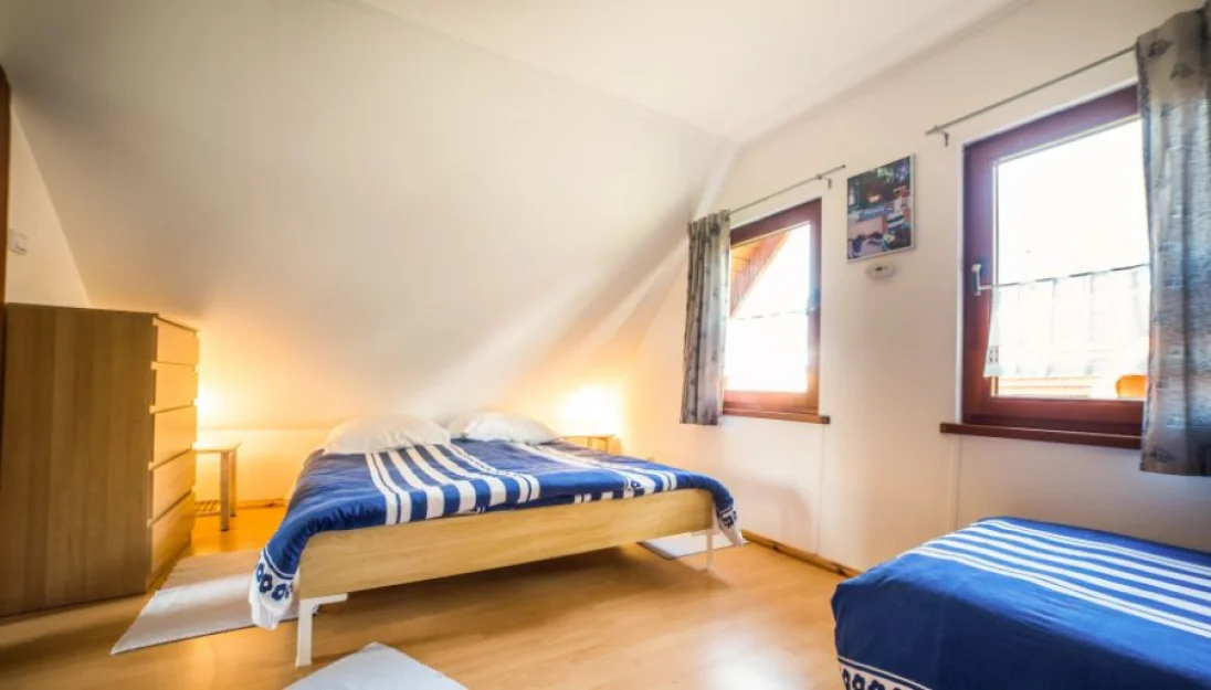 Domek duży - sypialnia na piętrze.