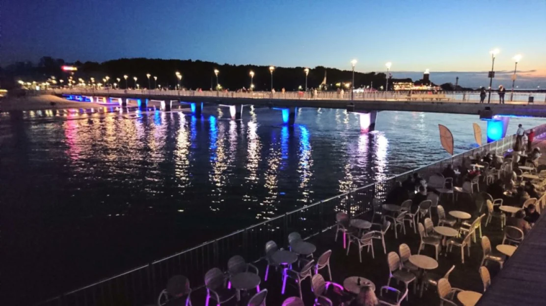 Kołobrzeg Molo - 10km od Dźwirzyna.