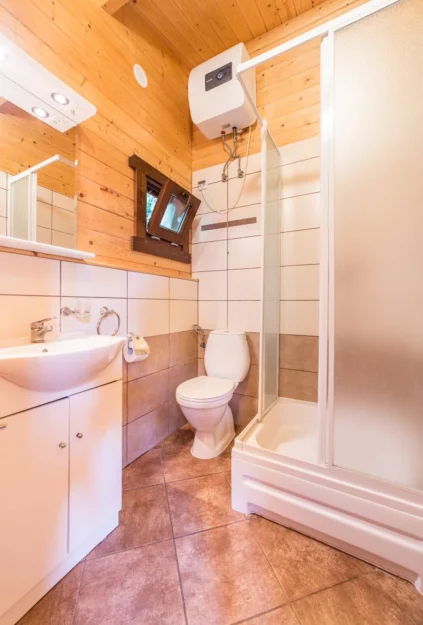 Pokój w domku typu Bliźniak- łazienka