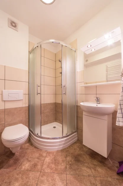 Łazienka w pokoju Family w budynku A