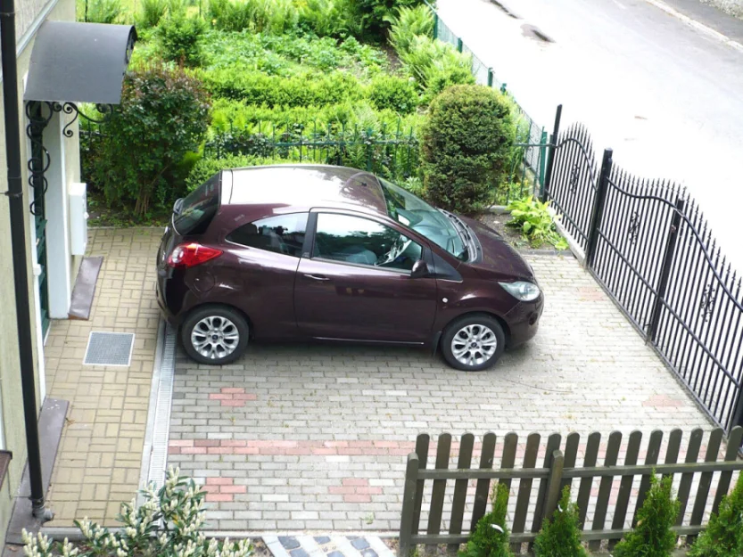 Pod Skarpą-parking do wyłącznej dyspozycji gości