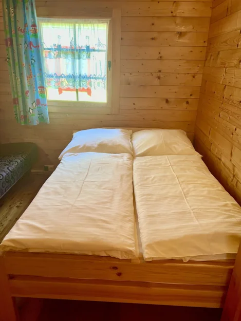 Parterowe domki całoroczne.Sypialnia.