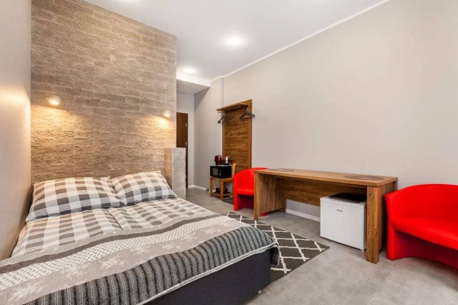 2 os.Pokój z  łazienką i tarasem nr. 4