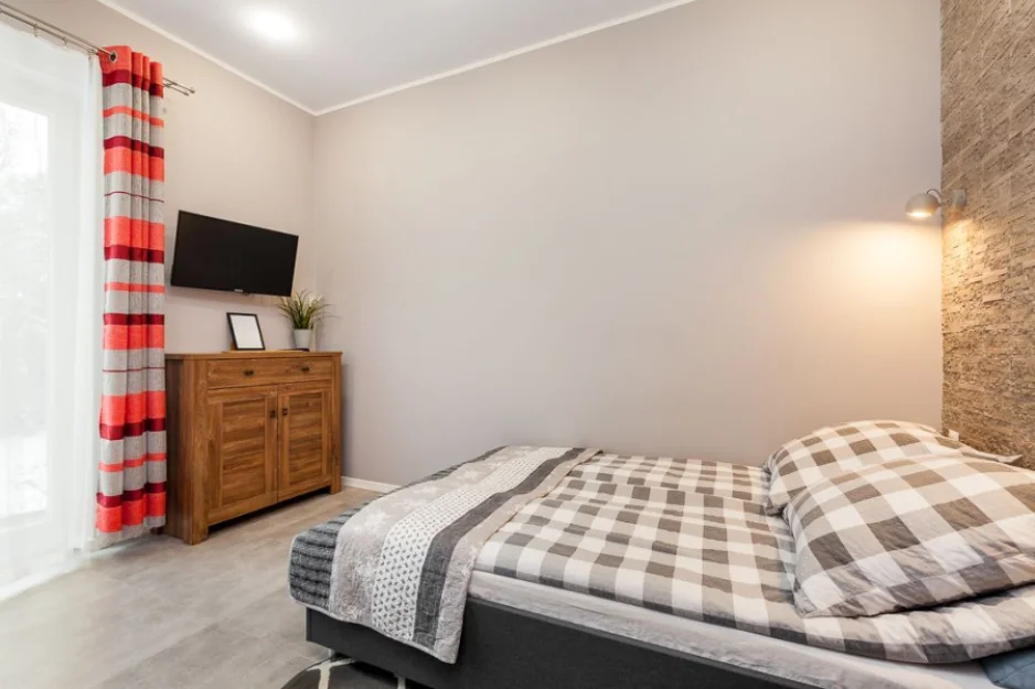 2 os.Pokój z  łazienką i tarasem nr. 4