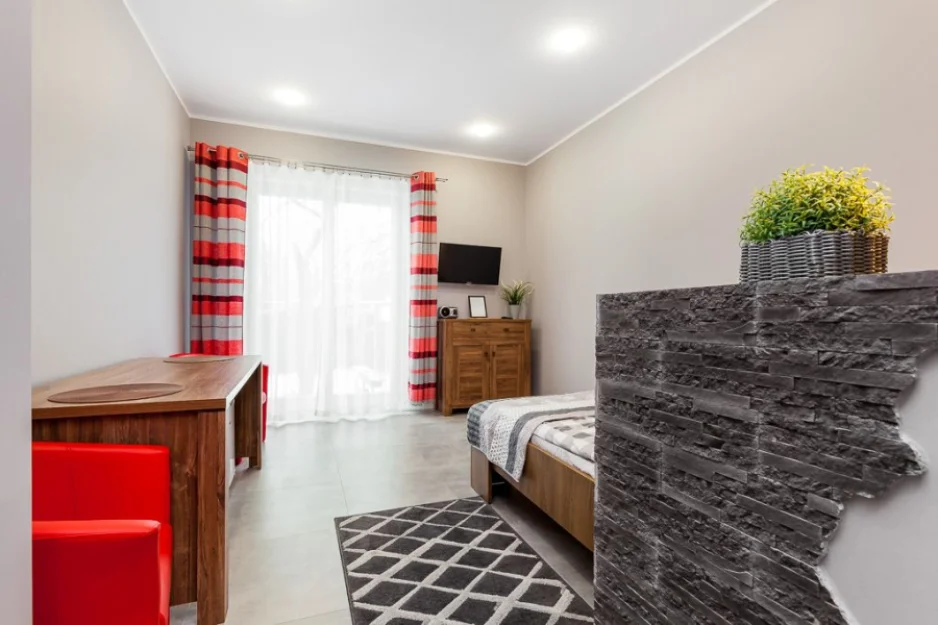 2 os.Pokój z  łazienką i tarasem nr. 5