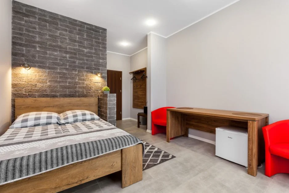 2 os.Pokój z  łazienką i tarasem nr. 5