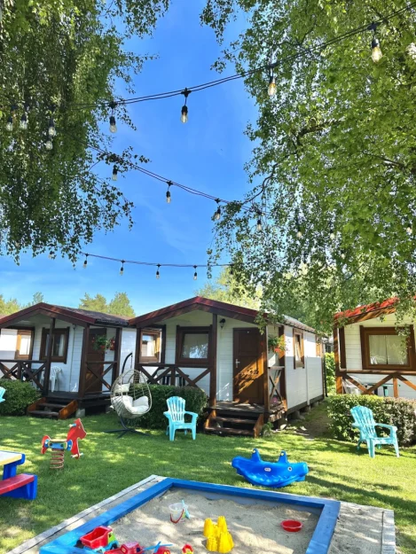 Zdjęcie Przytulne Domki Pod Brzozami w uzdrowisku #33