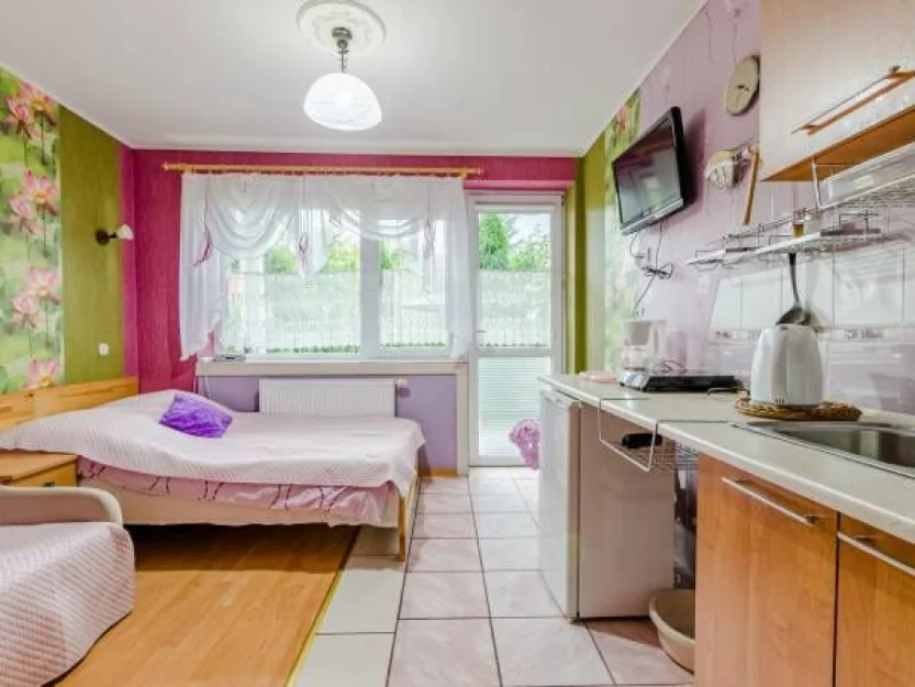 Lilowy 3 osobowy z anekaem kuchennym,łazienmka, balkon z zejśaciem do ogrodu i na plac zabaw