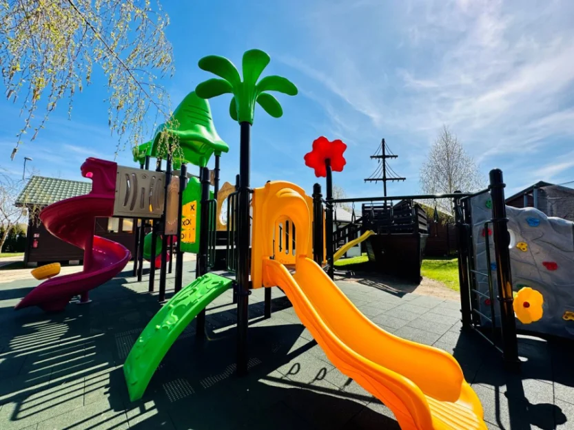 Zdjęcie DOMKI NAD MORZEM DZIEDZIC**** SARBINOWO 240M #1