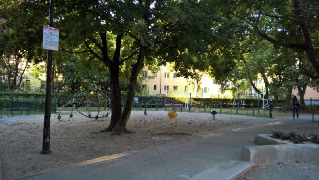 Apartament 1 plac zabaw (2)