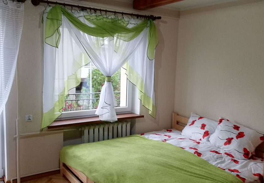 pok&oacute;j 3 lub 4 osobowy z łazienka i balkonem