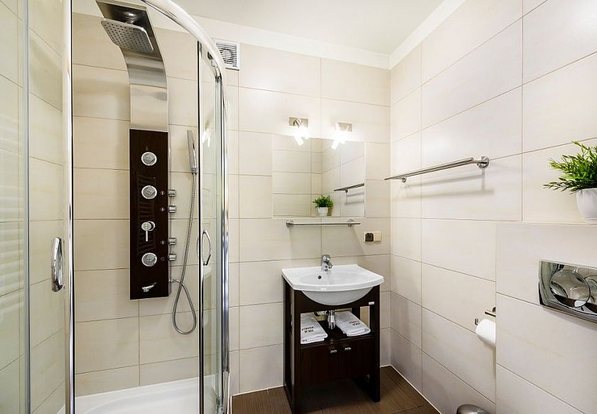łazienka - kabina prysznicowa z funkcją jacuzzi