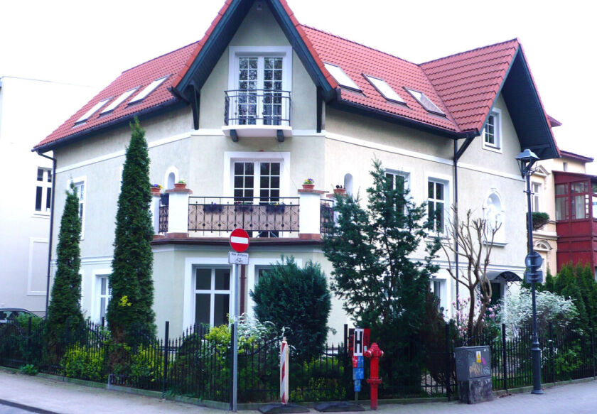 Dom pod Zieloną Skarpą-spojrzenie na budynek