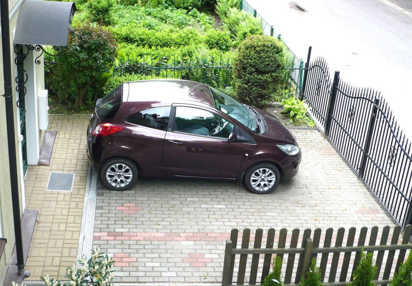 Pod Skarpą-parking do wyłącznej dyspozycji gości