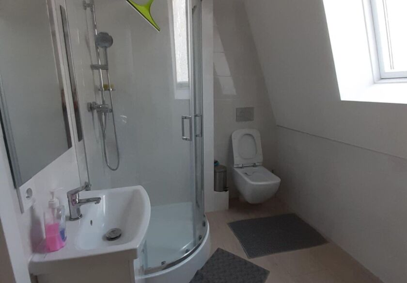 Całoroczny domek 8-os. nad jeziorem 33