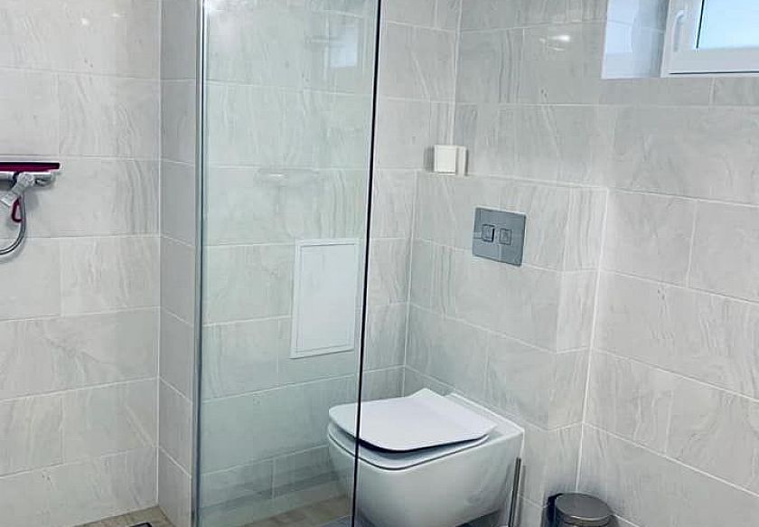 Całoroczny domek 8-os. nad jeziorem 8