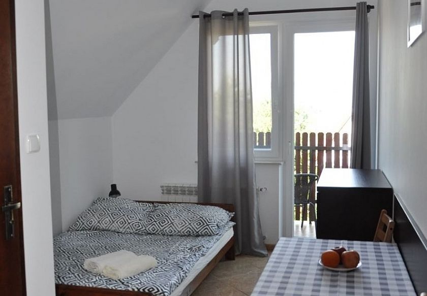 Czerwona Ł&oacute;dka 1