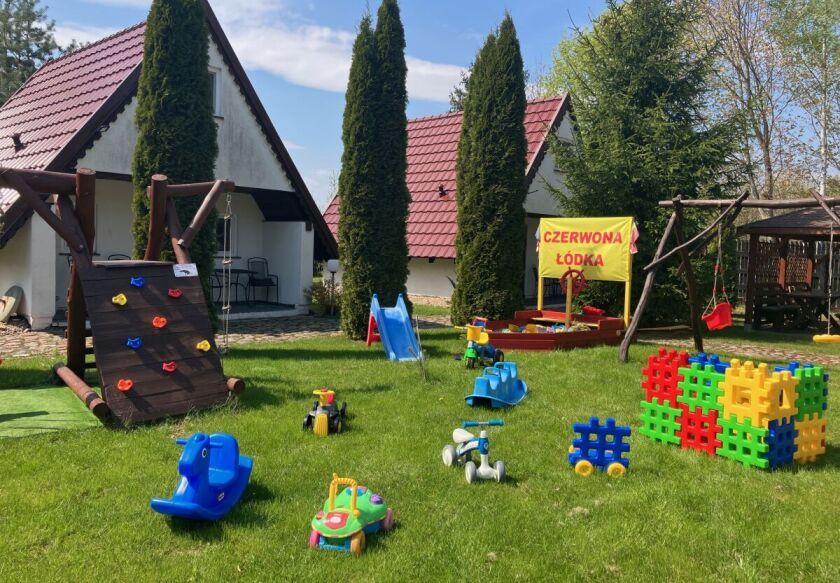 Czerwona Ł&oacute;dka - noclegi Kozin