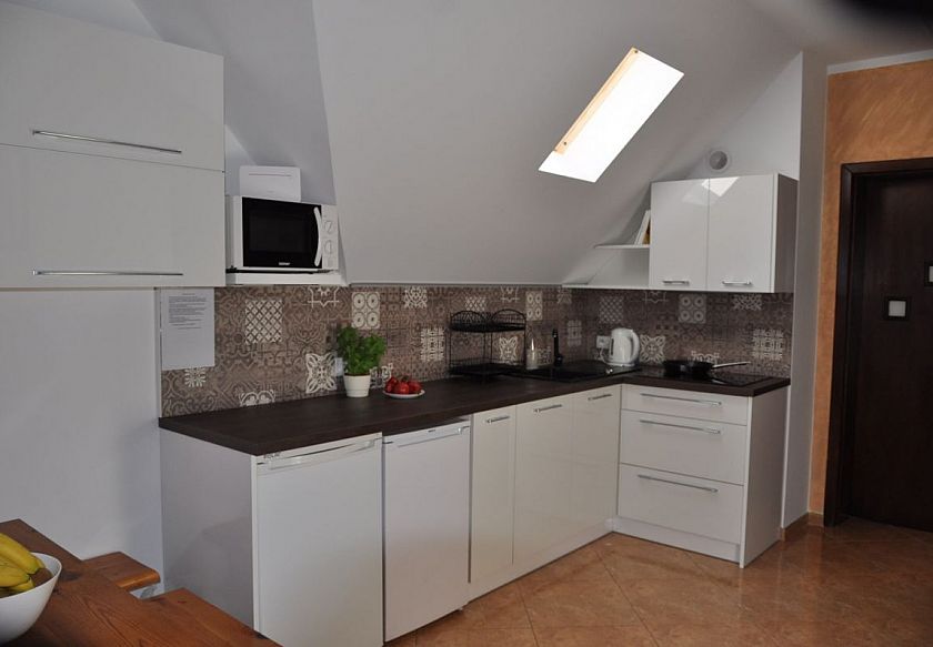 Czerwona Ł&oacute;dka 5