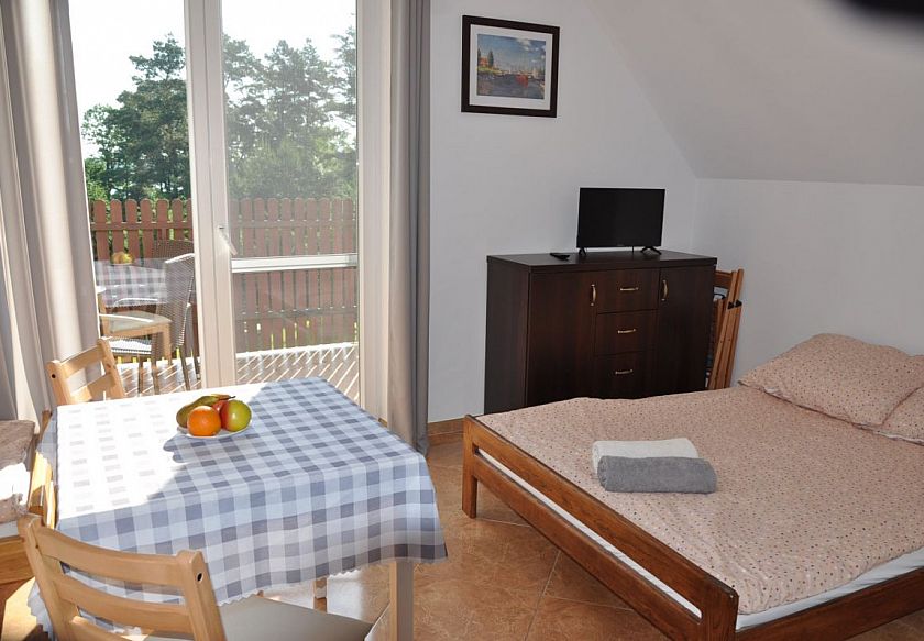 Czerwona Ł&oacute;dka 3