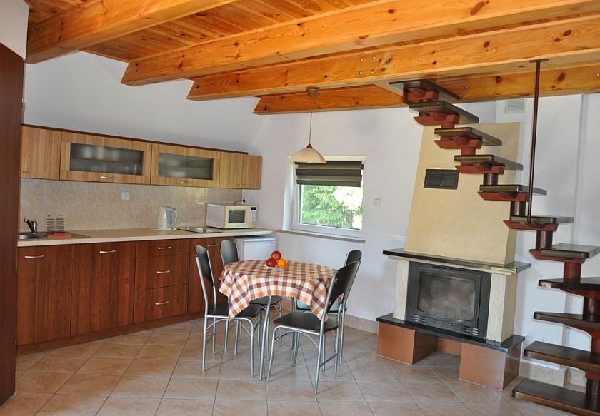 Czerwona Ł&oacute;dka 7