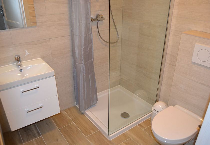 Łazienka w domku 6 osobowym.