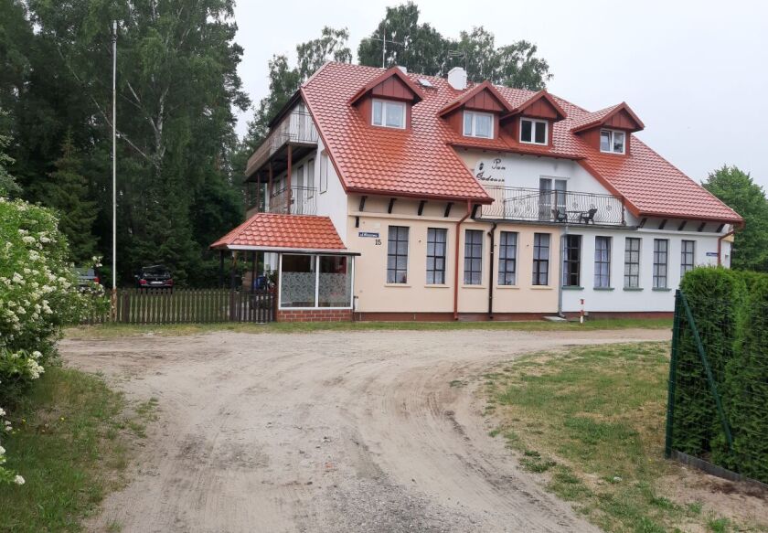 Dom Wczasowy "PAN TADEUSZ" - noclegi Rowy