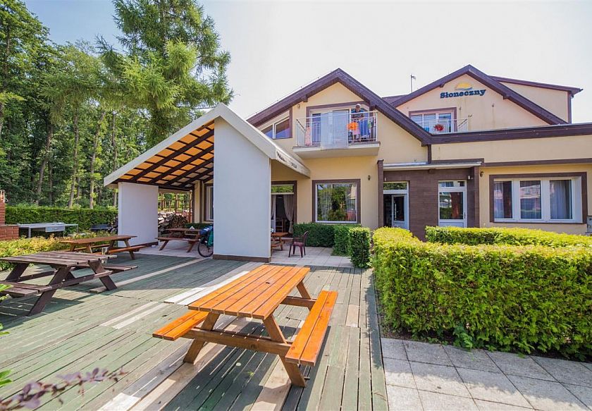 Domki i Dom gościnny SŁONECZNY - noclegi Międzywodzie