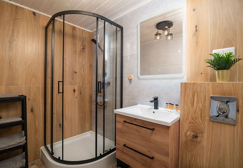 Domek 6 os De Lux - łazienka