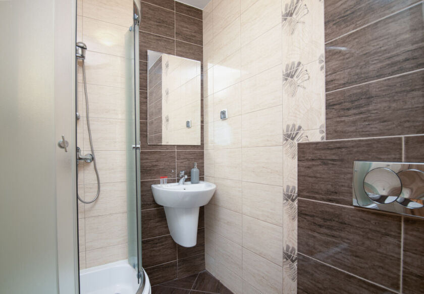 Pok&oacute;j 2 os. - łazienka