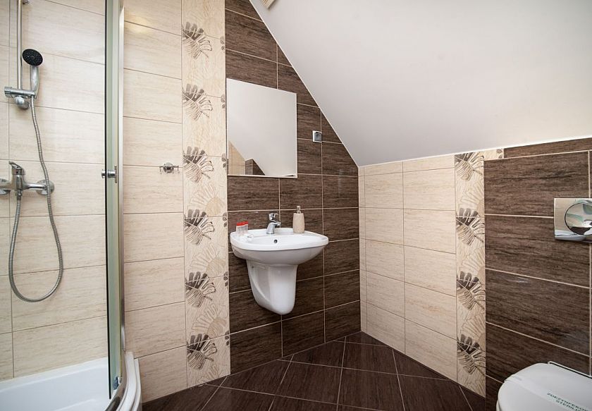 Pokoj 3 os. - łazienka