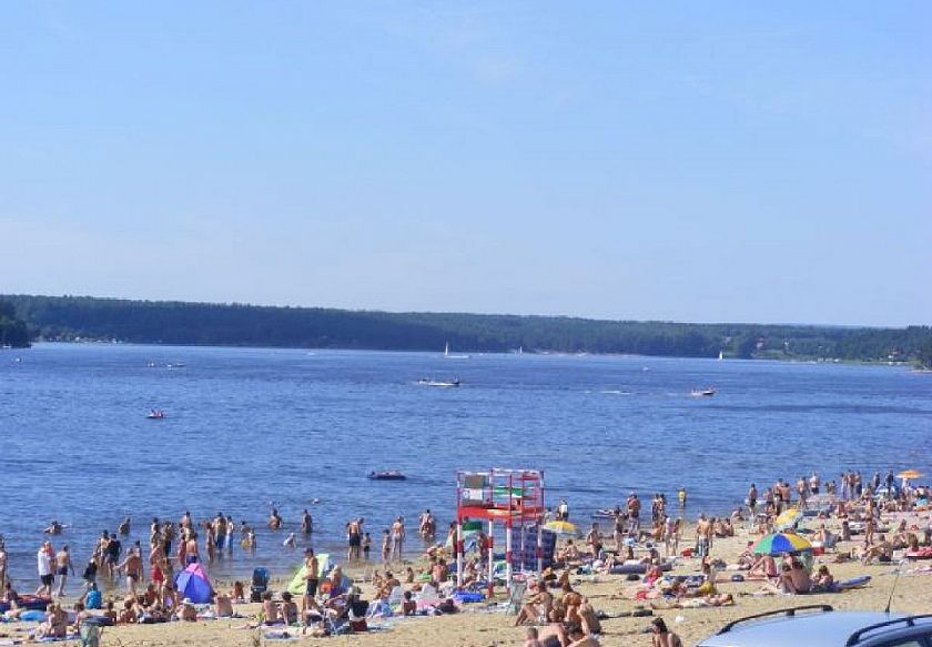 piaszczysta plaża nad Zalewem Chańcza