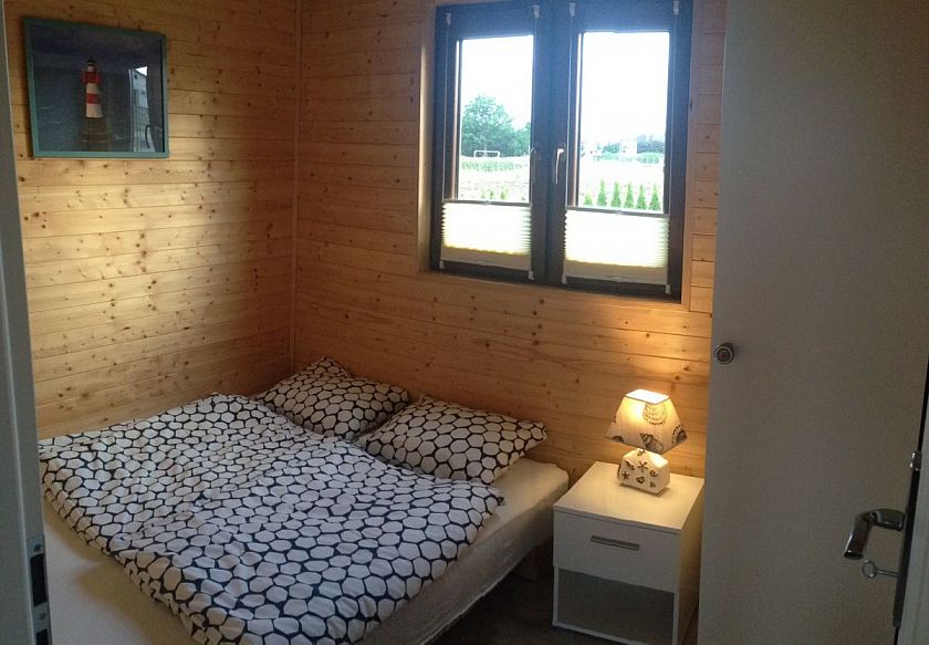 Sypialnia brązowy domek