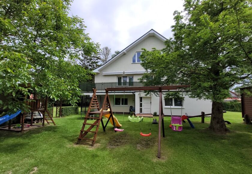 Domki letniskowe i Pokoje gościnne "Jask&oacute;łcze Gniazdo" 1