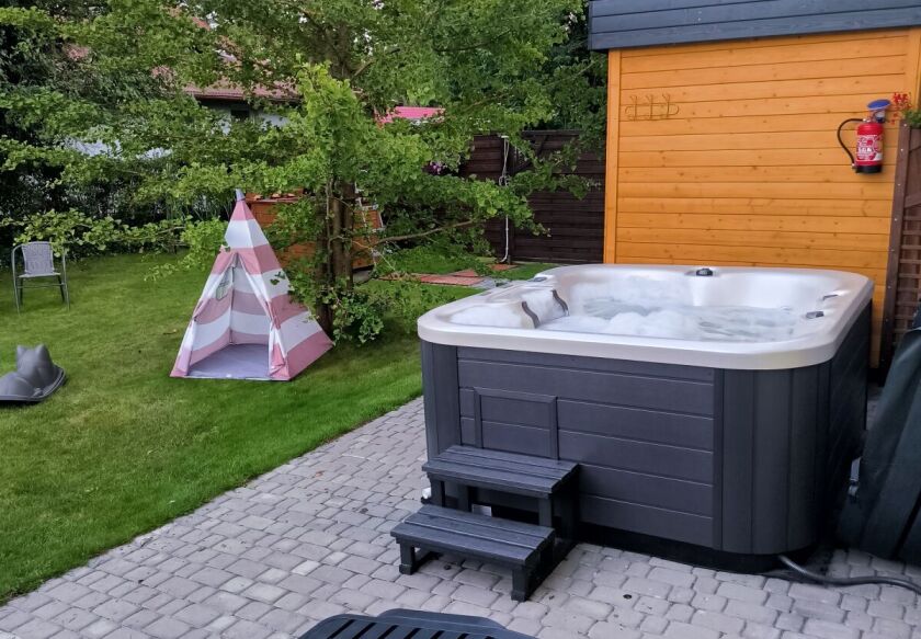 Domki letniskowe i Pokoje gościnne "Jask&oacute;łcze Gniazdo" 2