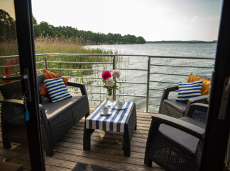 Nocleg w Węgorzewie - Domy na wodzie Topiko Czarter