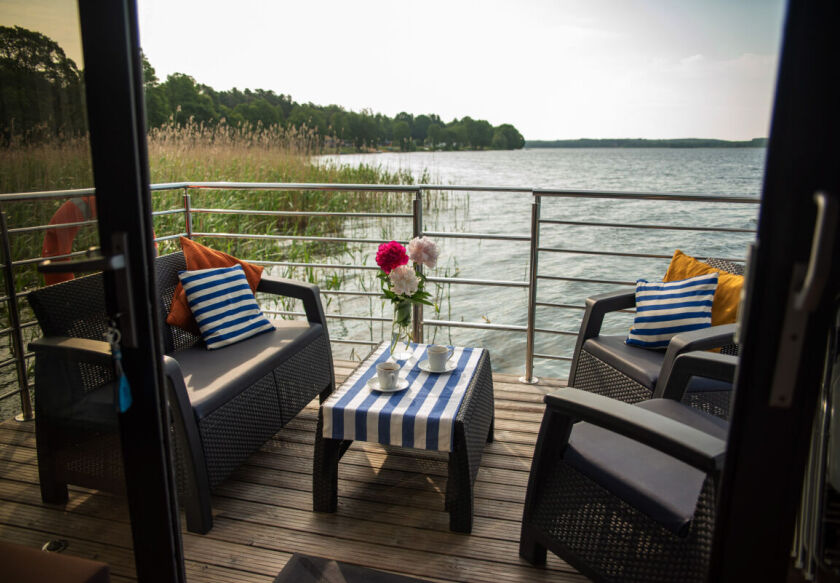 Domy na wodzie Topiko Czarter - noclegi Węgorzewo