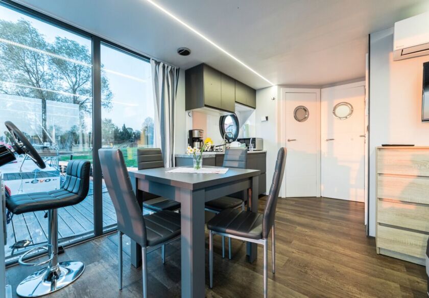 Domy na wodzie Topiko Czarter 10