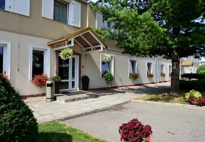 Hotel Restauracja ABIS - noclegi Bystrzyca Kłodzka
